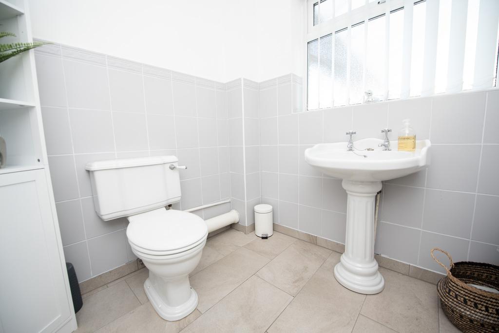Cloakroom/WC