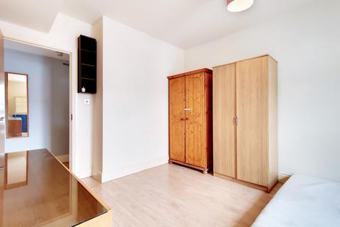 3 bedroom flat to rent - High Street, London, SE25