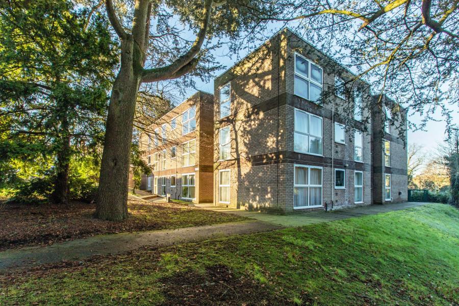 Seymour Close, Selly Park... 2 bed flat £175,000