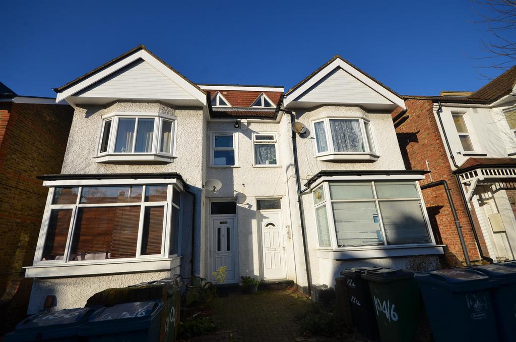 104 Vaughan Road, Harrow, Middlesex... Studio £850 pcm (£196 pw)