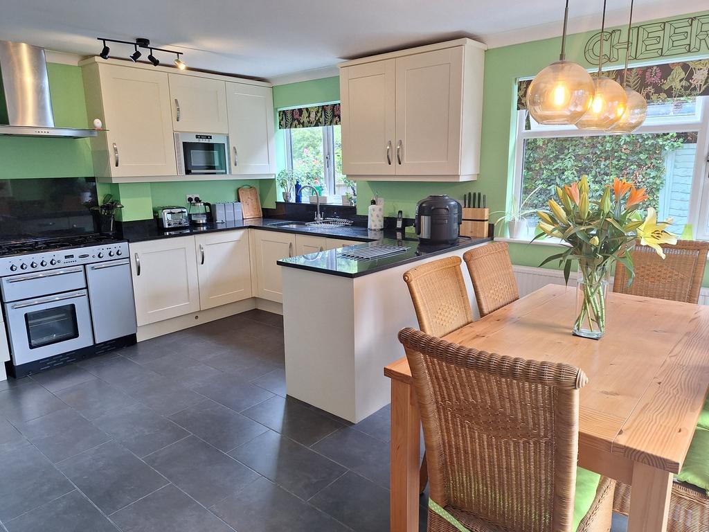 Kitchen /Dining Room