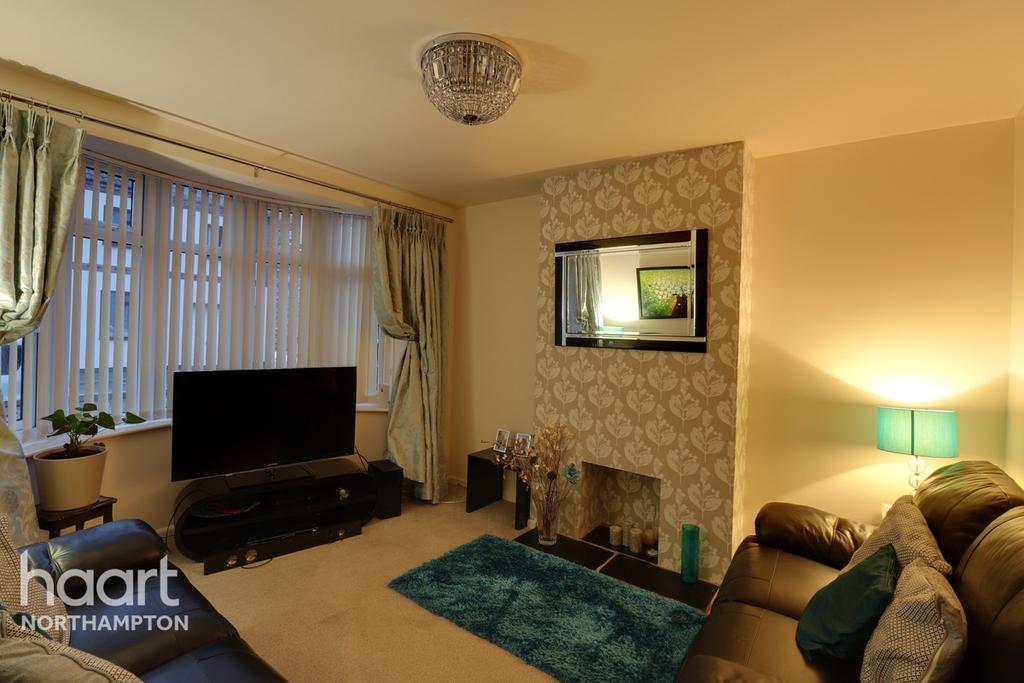 Homestead Way, Northampton 3 bed end of terrace house £290,000