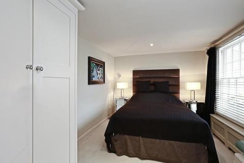 2 bedroom apartment to rent, Roberts Mews, London SW1X