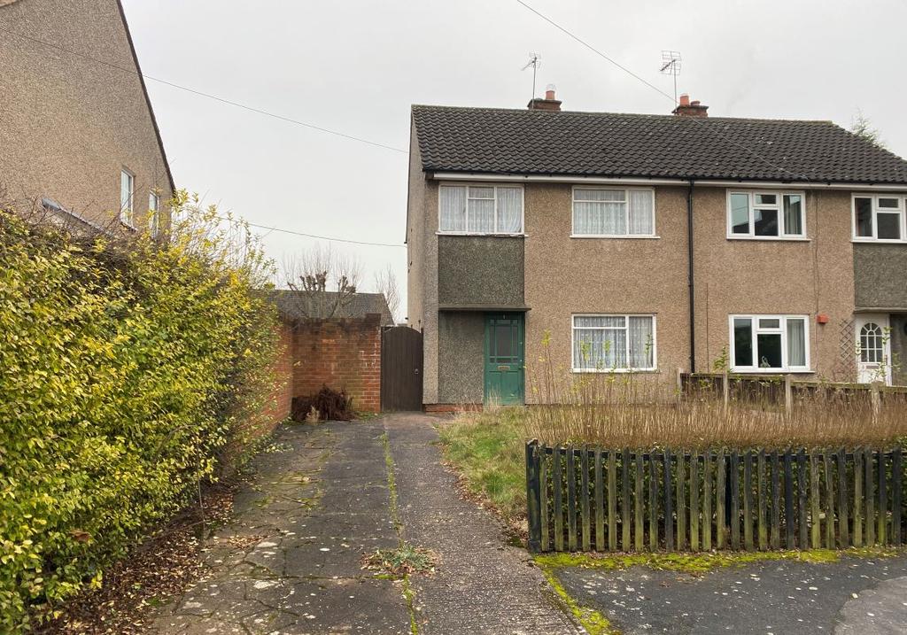 7 Spenser Close, Stafford... 3 bed semidetached house £34,000