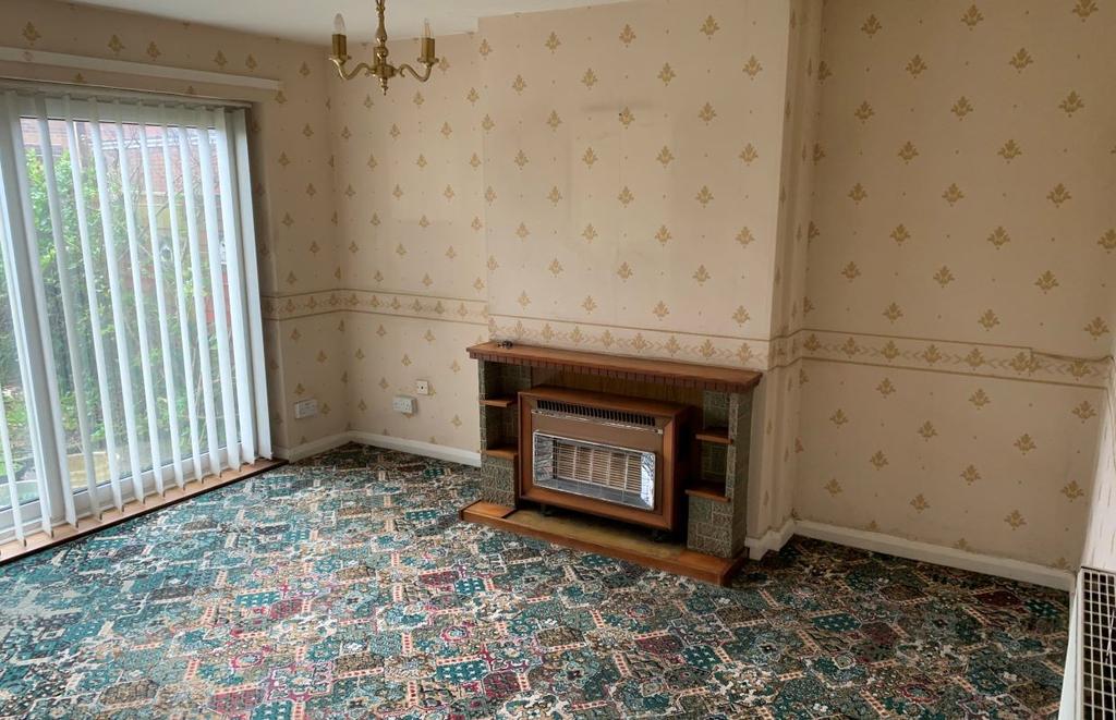 69 Lawnswood Avenue, Parkfields... 3 bed semidetached house £44,000