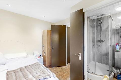 3 bedroom flat for sale - Bayham Street, London, NW1 0JU