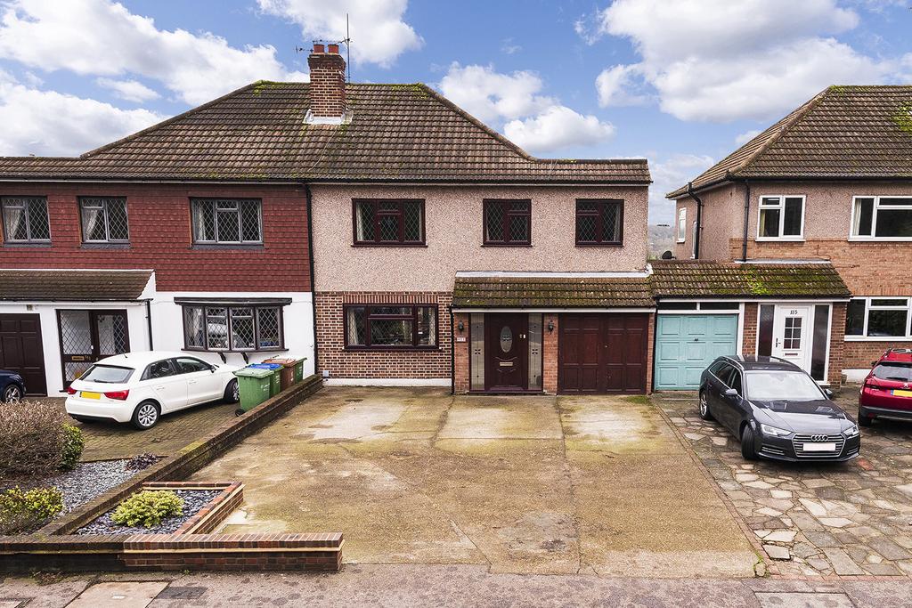 London Road, Crayford, DA1 3 bed semidetached house £500,000