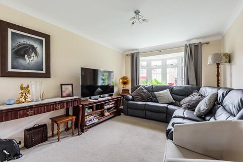 16 Blenheim Close, West Byfleet, KT14 6ER