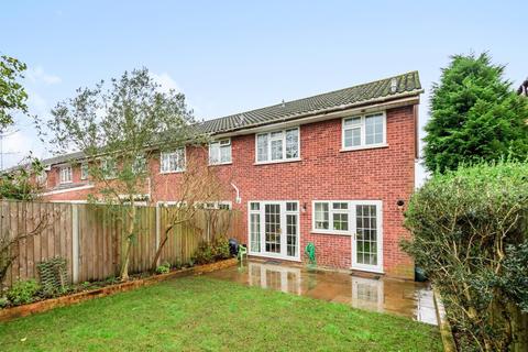 16 Blenheim Close, West Byfleet, KT14 6ER