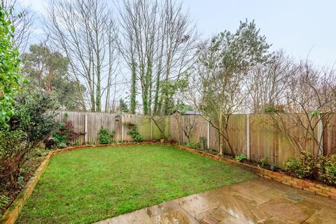 16 Blenheim Close, West Byfleet, KT14 6ER