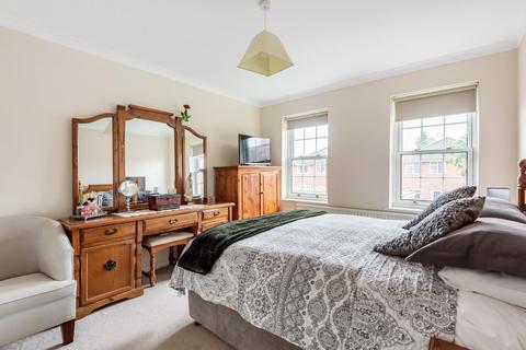16 Blenheim Close, West Byfleet, KT14 6ER