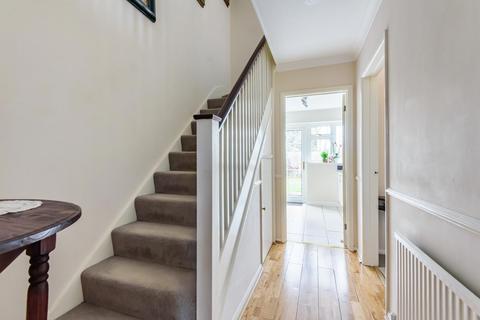 16 Blenheim Close, West Byfleet, KT14 6ER