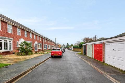 16 Blenheim Close, West Byfleet, KT14 6ER