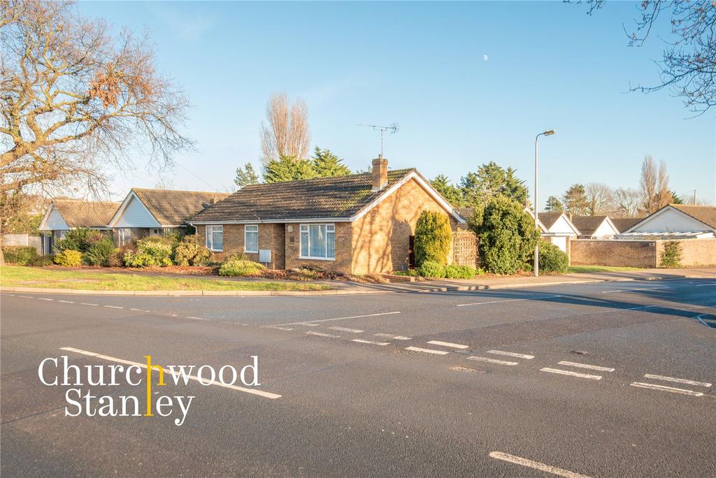Thorpe Road, ClactononSea, Essex, CO15 2 bed bungalow £985 pcm (£