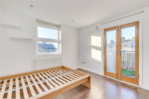 3 bedroom apartment to rent, Queenstown Road, SW8