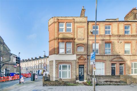 3 bedroom apartment to rent, Queenstown Road, SW8