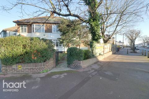 367 Dagenham Road, Romford, RM7 0XX