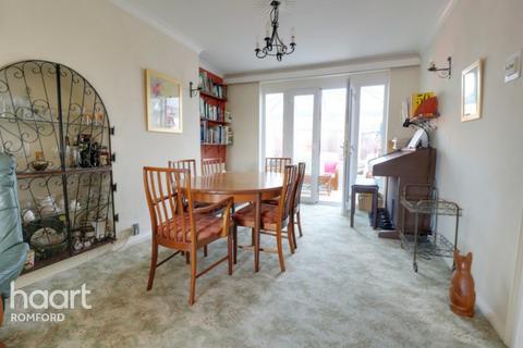 367 Dagenham Road, Romford, RM7 0XX