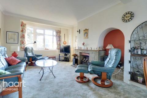 367 Dagenham Road, Romford, RM7 0XX