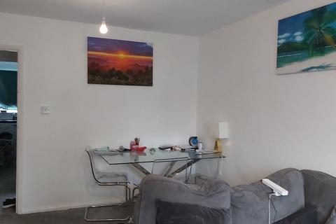 2 bedroom flat to rent, Howard Road