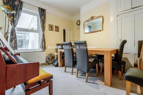 137 Hazelbank Road, Catford, London, SE6 1LT