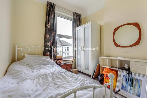 137 Hazelbank Road, Catford, London, SE6 1LT