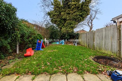 137 Hazelbank Road, Catford, London, SE6 1LT