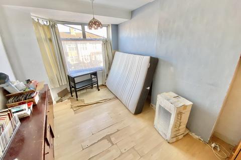 87 Whitefriars Avenue, Harrow, HA3 5RJ