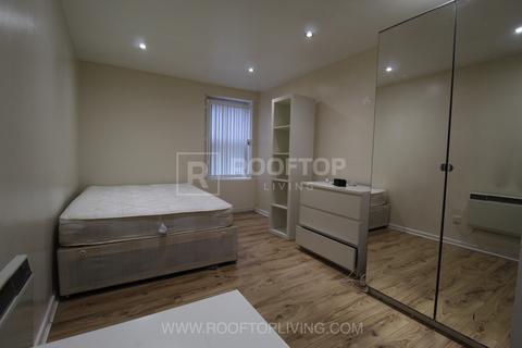 3 bedroom house to rent, 25 Moorland Avenue, Leeds LS6
