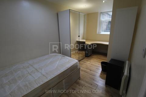 3 bedroom house to rent, 25 Moorland Avenue, Leeds LS6