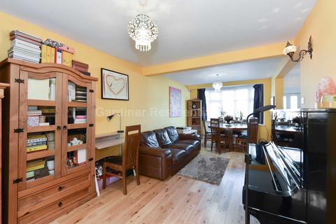 17 Hodder Drive, Perivale, Greenford, UB6 8LL