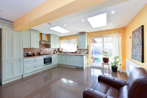 17 Hodder Drive, Perivale, Greenford, UB6 8LL