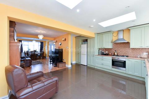 17 Hodder Drive, Perivale, Greenford, UB6 8LL