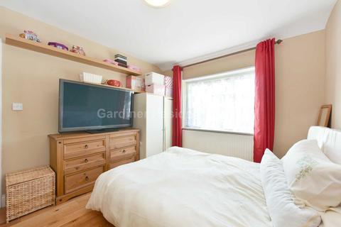 17 Hodder Drive, Perivale, Greenford, UB6 8LL