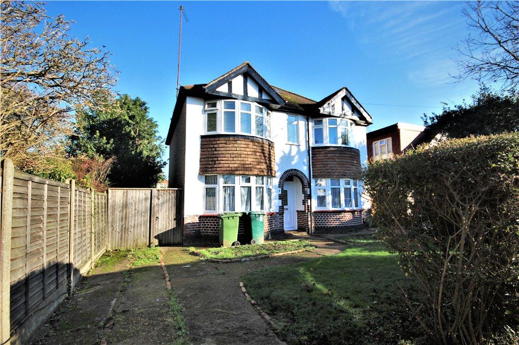 Kings Avenue, Sunburyonthames, Middlesex, TW16 2 bed £1,350 pcm (£312 pw)