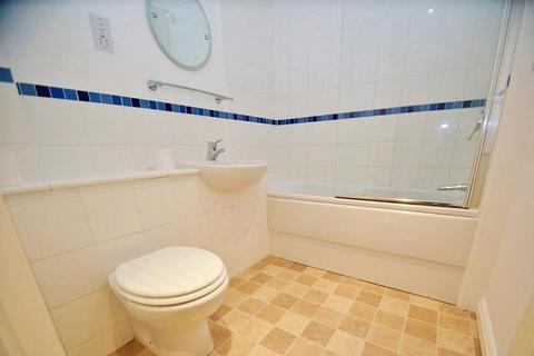 2 bedroom apartment to rent, Oldchurch Road, Romford, Essex, RM7