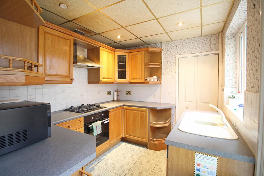 3 bedroom semi-detached house to rent