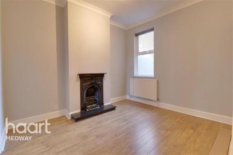 3 bedroom terraced house to rent, Balfour Road, Chatham, ME4