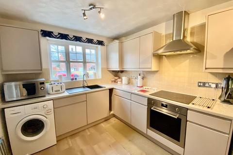 3 bedroom semi-detached house for sale - Sutton Way, Great Sutton, Cheshire, CH66 4RH