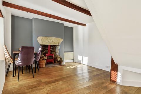 Fieldview, 4 Cottons Lane, Tetbury, GL8 8DP