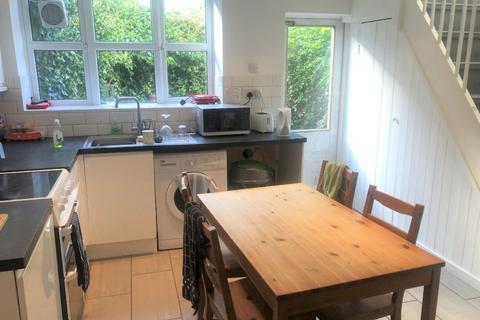 4 bedroom flat to rent - St Mary Magdalene Street, Brighton, BN2
