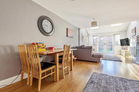 1 Cropper Close, Thatcham, RG19 4WE