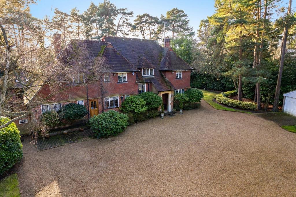 East Road, St Hill, Weybridge, KT13 5 bed detached house £