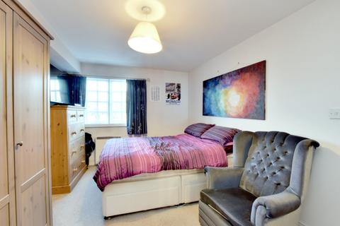 57 Edith Cavell Way, London, SE18 4JY