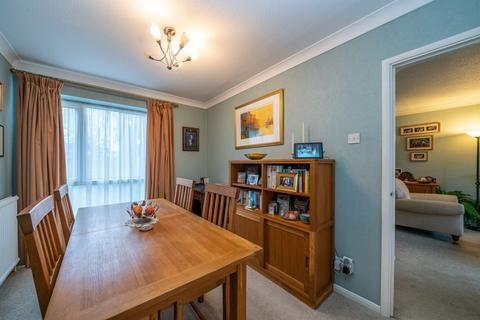 20 Bridle Way, Berkhamsted, HP4 1BS