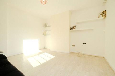 3 bedroom apartment to rent, Moneyer House, Provost Estate, London, N1