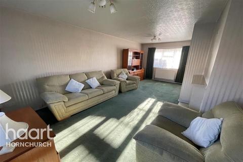 3 bedroom terraced house to rent - Broadhurst Walk, Rainham, RM13