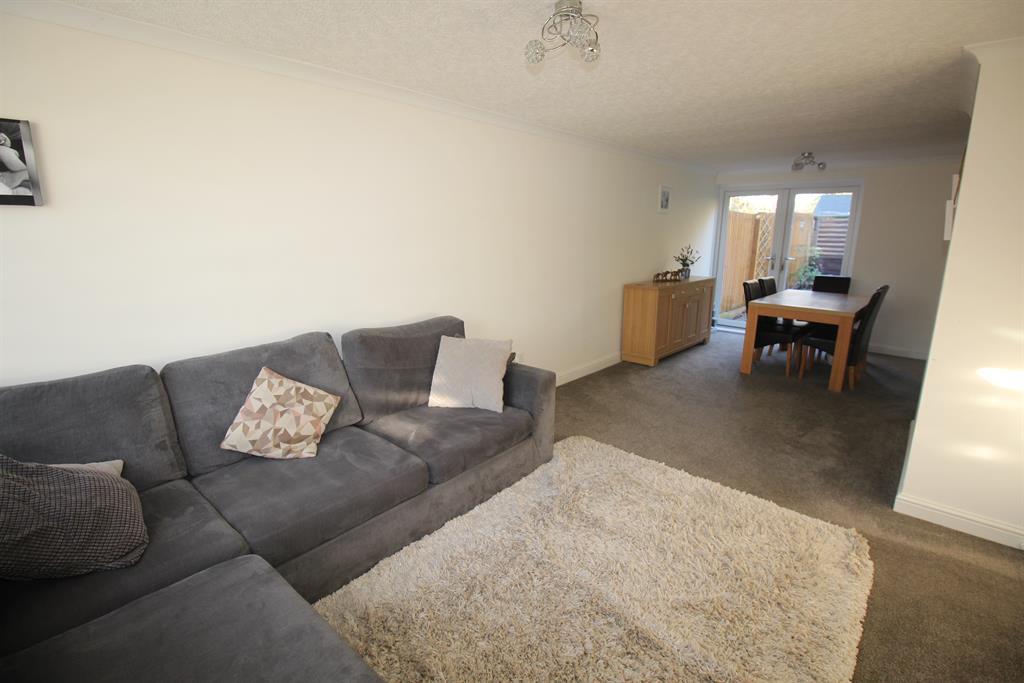 Ely Close, Stevenage, SG1 3 bed terraced house £1,295 pcm (£299 pw)