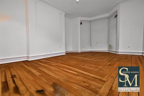 1 bedroom apartment to rent, Trumpington Road, Forest Gate, E7