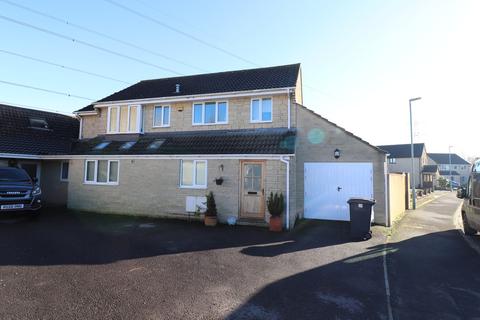 4 bedroom semi-detached house to rent - Pheasant Way , Cirencester